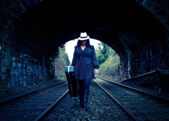 Mama Kaz – Lipstick and Cocaine