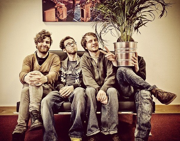 Interview ⁞ A Plastic Rose