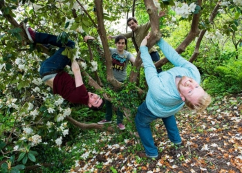 Rosie Broadway – Steal the Light