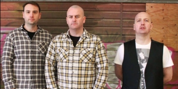 Seneron – ‘Don’t Cave In’