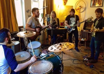 Premiere: False Friends – All My Friends