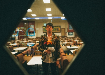 Stream: Conchúr White – Bikini Crops